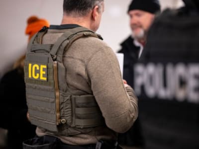 ICE Gunakan Kendaraan Teknologi Pengintai Seluler, Alarm Privasi Membesar