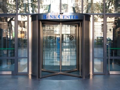 Bank-Bank Besar Mempercepat Transformasi AI dengan Perekrutan dan Pelatihan