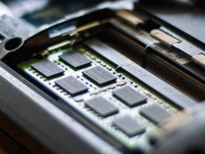 Mengapa Saham Silicon Motion Melonjak dan Apa Artinya untuk Masa Depan