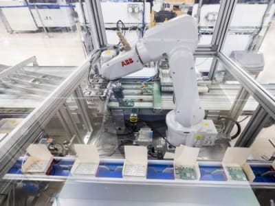 SoftBank Akuisisi Unit Robotika ABB Senilai 5,3 Miliar Dolar, Fokus pada AI Fisik