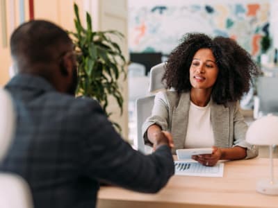 Bagaimana Teleperformance Menggabungkan AI dan Kecerdasan Emosional untuk Melindungi Pekerjaan