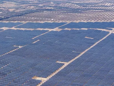 10 Pembangkit Tenaga Surya Terbesar 2025: Energi Bersih Masa Kini dan Masa Depan