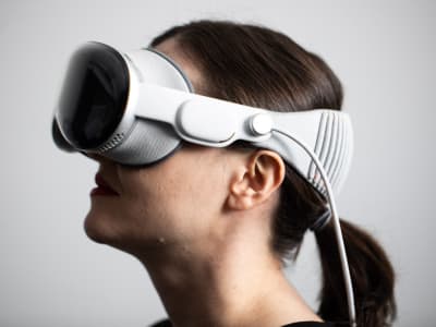 Apple Vision Pro Hadirkan Pengalaman Nonton Los Angeles Lakers Secara Imersif