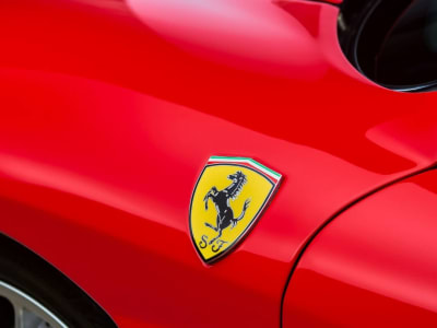 Ferrari Tetapkan Target Pendapatan €9 Miliar dan Kurangi Fokus Mobil Listrik hingga 2030