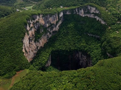 Penemuan Sinkhole Raksasa di Guangxi Ungkap Dunia Baru di Dasar Lubang