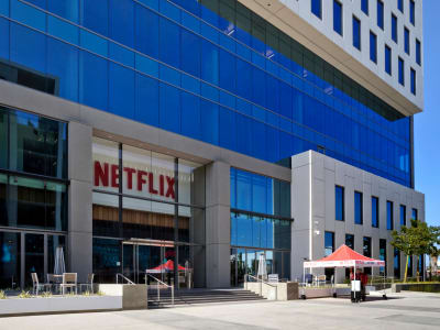 Haruskah Kamu Beli Saham Netflix Sebelum Laporan Keuangan Oktober?