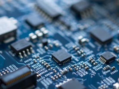 Quantum eMotion dan Peluncuran Qastle: Peluang Atau Risiko Besar di Pasar Saham?