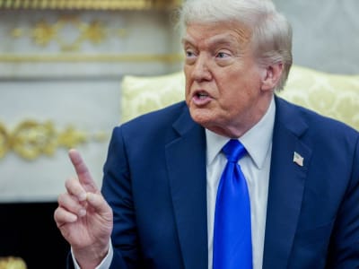 Ancaman Tarif Trump Picu Keruntuhan Cryptocurrency dan Dugaan Insider Trading