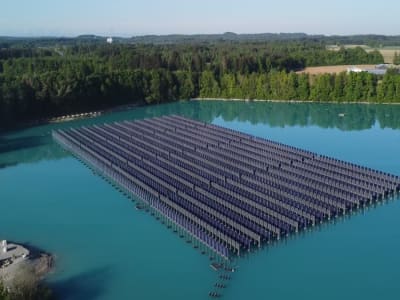 Terobosan Pembangkit Surya Terapung Vertikal Pertama di Dunia di Jerman