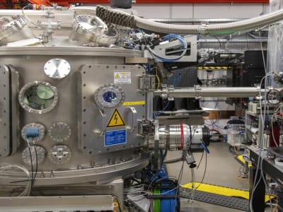 Penemuan Es XXI: Fase Es Baru yang Terdiri di Tekanan Tinggi pada Suhu Kamar