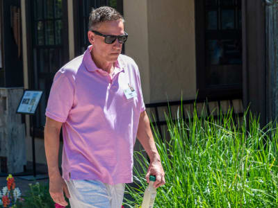 Saham Crypto Peter Thiel Mengalami Fluktuasi Setelah Pengumuman Tarif Trump ke China