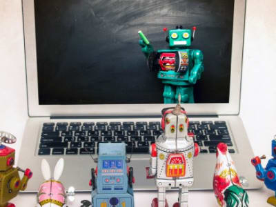 Konferensi Ilmiah Pertama dengan Semua Makalah dan Review oleh AI