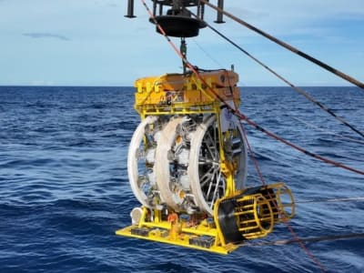 Ilmuwan Cina Gunakan Teknologi Laba-Laba Bangun Observatorium Neutrino Raksasa