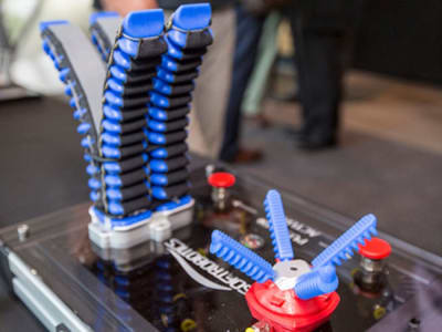 Robot Lunak Mirip Venom dengan Gel Elektro-Morfik yang Bisa Berubah Bentuk