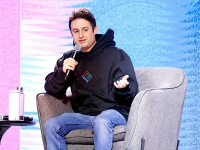 Bagaimana AI Mengaburkan Batas Peran Kerja dan Membuat Semua Jadi Generalis