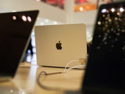 Apple Siapkan MacBook Pro Layar Sentuh dengan Teknologi OLED dan Desain Baru