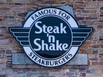 Steak 'n Shake Rayakan 5 Bulan Terima Bitcoin dengan Peluncuran Bitcoin Steakburger
