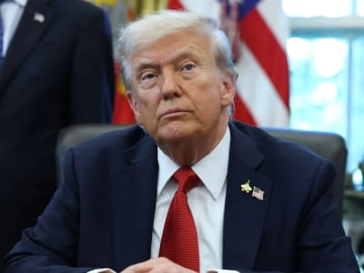 Pasar Kripto Terpuruk Karena Tarif dan Masalah Bank, Namun Ada Harapan