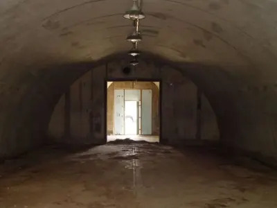 Miliarder Teknologi dan Bunker Kiamat: Hype AGI atau Realita Terlalu Dini?