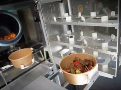 Shin Starr Menggabungkan Robotik dan AI untuk Masak Makanan Korea Segar di Food Truck