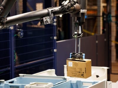 Amazon Memperkenalkan Robot Canggih untuk Tingkatkan Efisiensi dan Hadapi Masa Depan Kerja