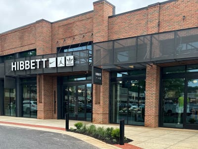 Uber Eats Permudah Belanja Sepatu Hibbett dengan Pengiriman Cepat Satu Jam