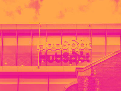 Analisis Kuartal Kedua HubSpot dan Saingan di Industri Software Penjualan