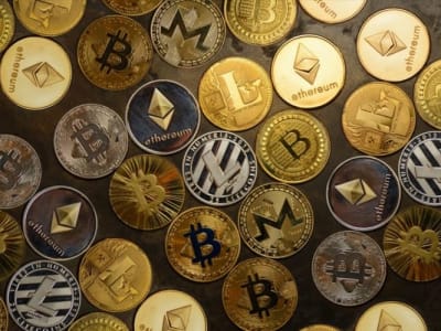 SAROS Memimpin Lonjakan Altcoin Sambil Hadapi Tekanan Jual Berat