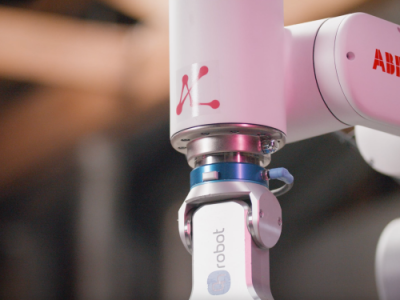 Mbodi Percepat Pelatihan Robot dengan AI Hybrid Cloud-to-Edge