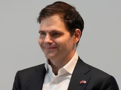 Jonathan Ross Sebut Bubble AI Tanda Aktivitas Ekonomi dan Peluang Investasi