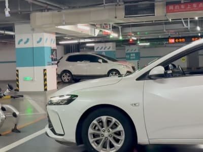 Robot Humanoids Unitree G1 Tarik Mobil 1,400 Kg, Bukti Kekuatan dan Keseimbangan Canggih