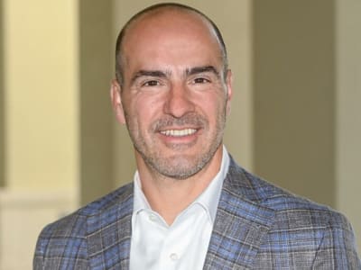 Perubahan Kepemimpinan dan Investasi AI Tingkatkan Layanan Keuangan Independen