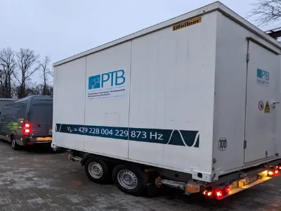 Jam Atom Portabel Superpresisi Bisa Akurat Sampai 15 Miliar Tahun!