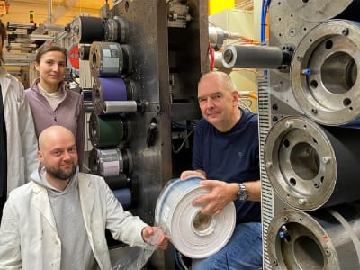 Terobosan Sel Surya Cetak: Efisiensi Tinggi dan Tahan Lama untuk Energi Murah