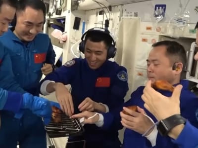 Menu Baru dan Tantangan Puing Roket Warnai Misi Astronot China