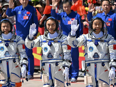 Kapsul Taikonaut China Terkena Debris Ruang Angkasa, Misi Tertunda