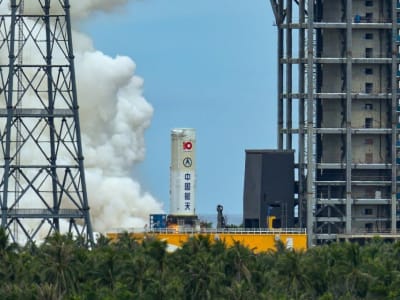China Siap Uji Roket Long March-10 Menuju Pendaratan Berawak di Bulan 2030