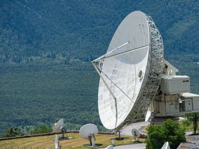 Terobosan Komunikasi Kuantum: Cahaya dari Bumi Menghubungkan Satelit