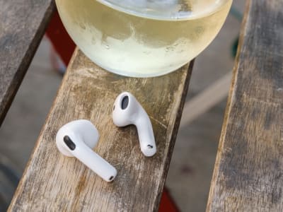 Diskon Terbaru Apple AirPods 4: Earbud Berkualitas di Bawah 100 Dolar
