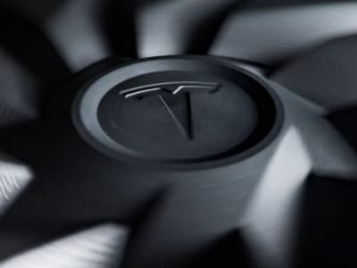 Tesla Alami Guncangan Besar: Dua Eksekutif Kunci Mundur dan Penjualan Lesu