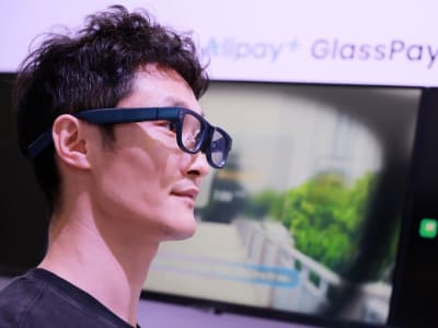 Perang Kacamata Pintar: Alibaba dan Xiaomi Luncurkan Autentikasi Iris AI