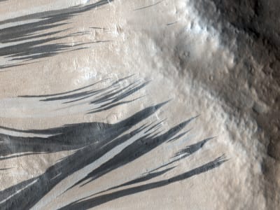 Asal Usul Garis Lereng Hitam di Mars Akhirnya Terungkap Lewat Angin Debu