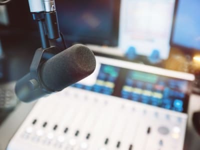 WMG dan Udio Bekerja Sama Hadirkan Platform Musik AI Berlisensi 2026