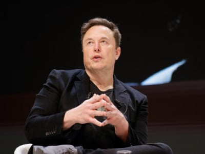 Grok AI Elon Musk: Ketika Si AI Terlalu Mengagumi Sang Pencipta