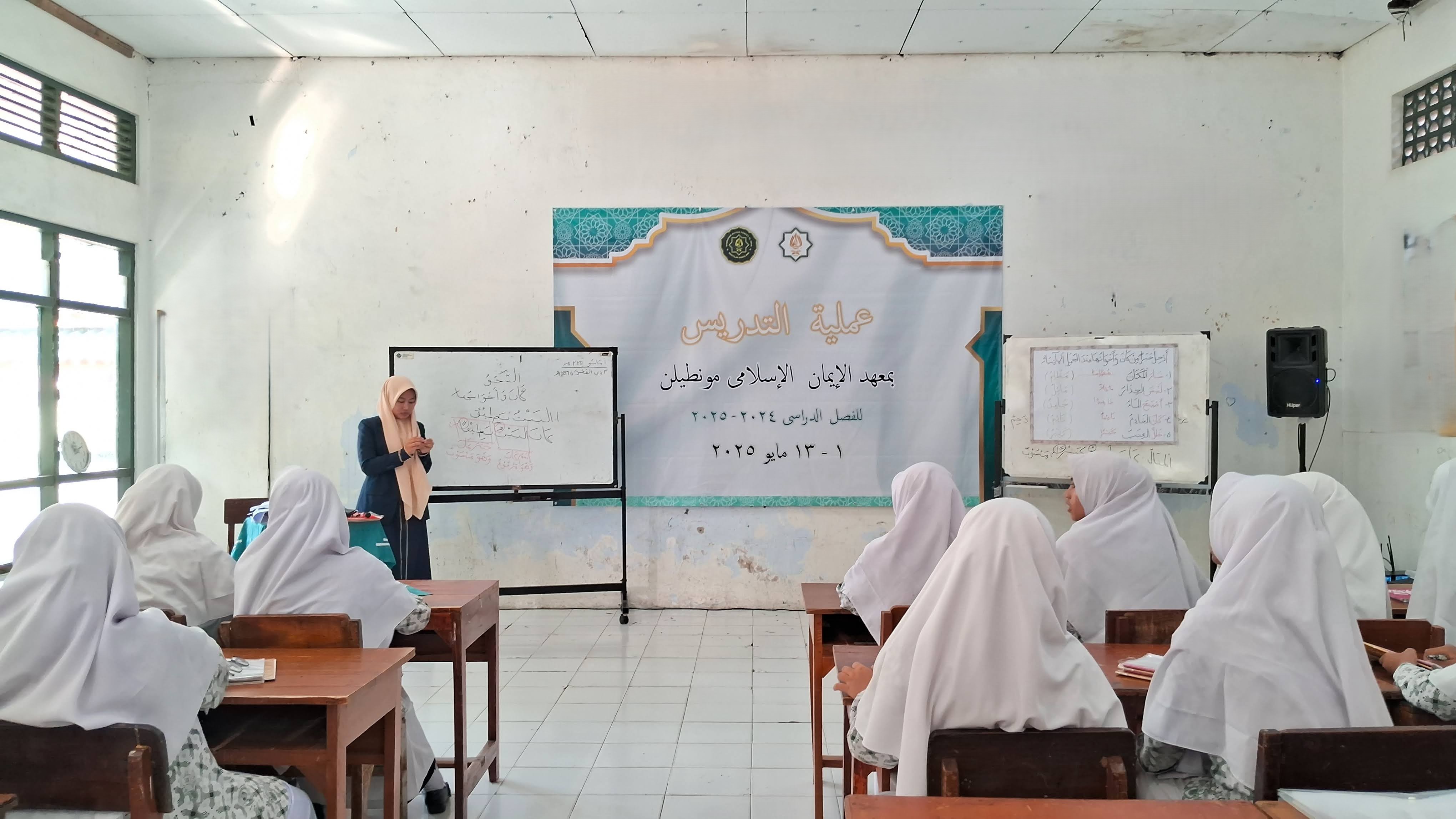 Suasana belajar santri di lingkungan pendidikan