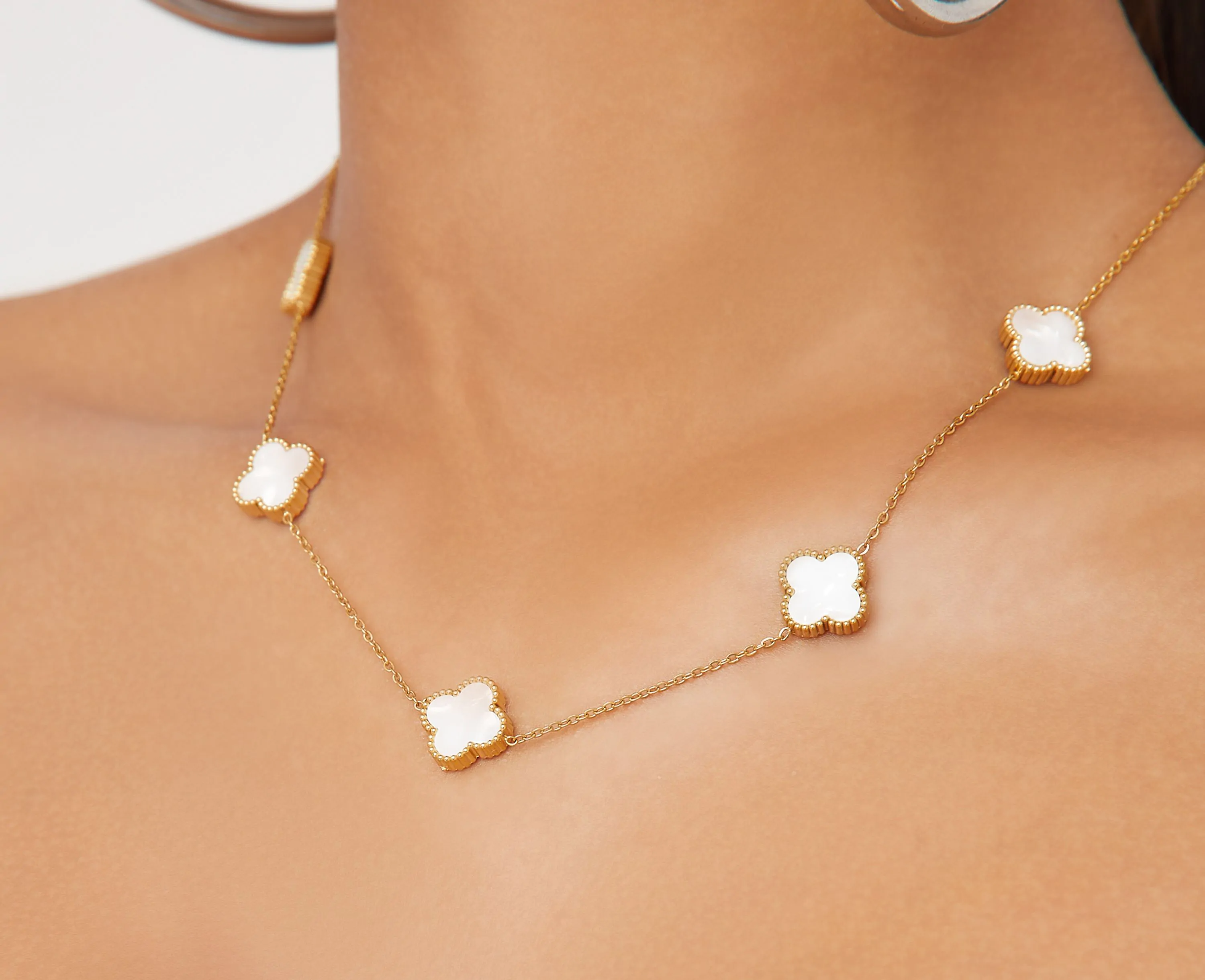 multi-flower white and gold necklace dupe