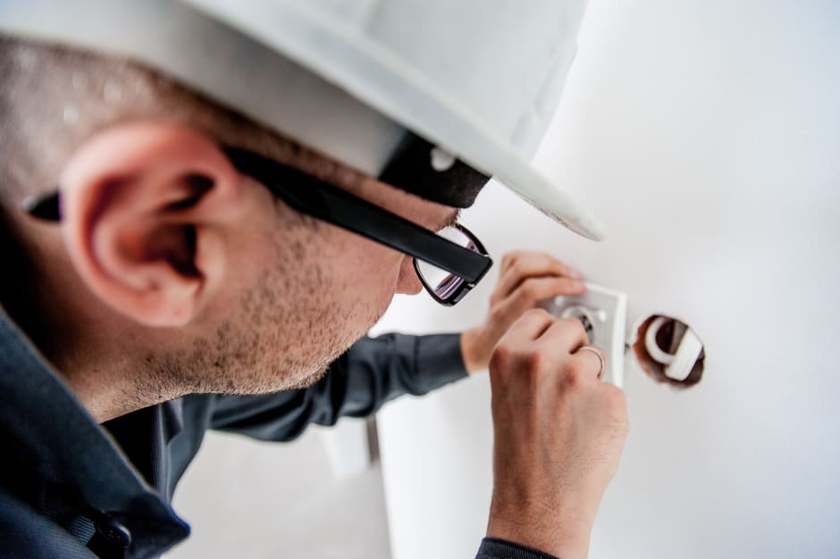 what is a journeyman electrician