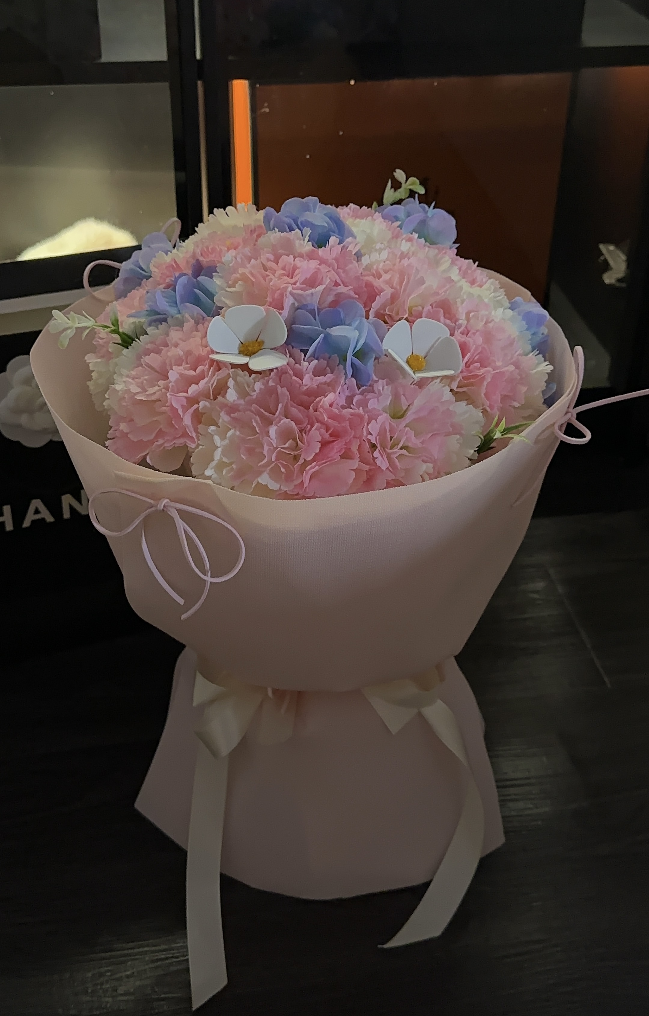 Hoa lụa mix — hoa tươi thiết kế