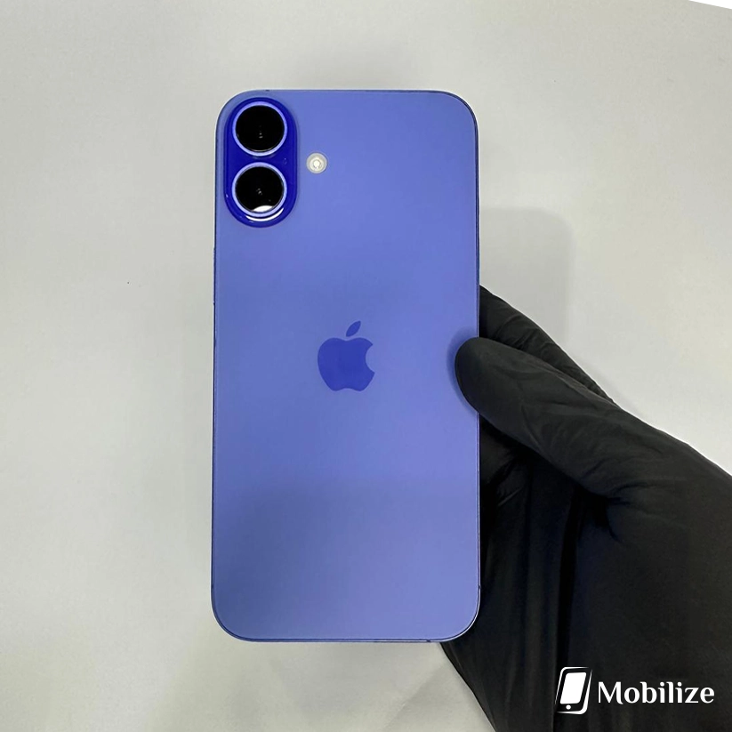 iPhone 16 Teal