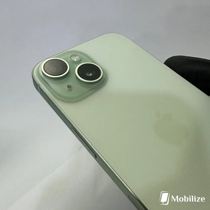 iPhone 15 Green